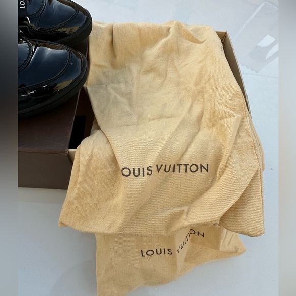 Authentic Louis Vuitton Sneakers- w/ box and dust bag - Picture 3 of 9
